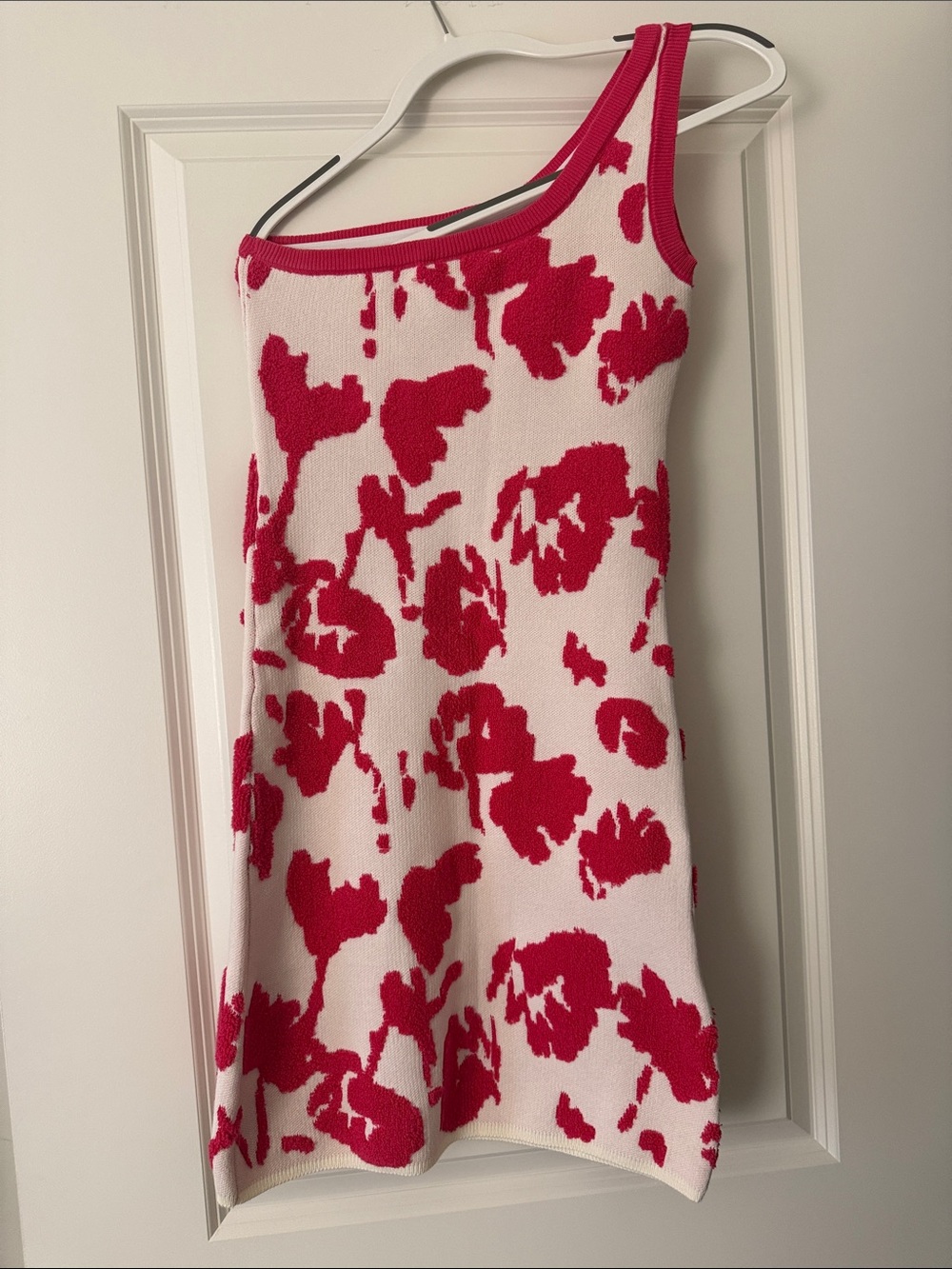 Rue Stiic One-Shoulder Floral Knit Dress in White and Bright Pink women’s S
